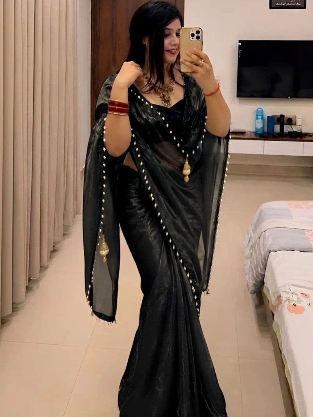 Saanvi Embroidered Silk Blend Saree thumbnail 3