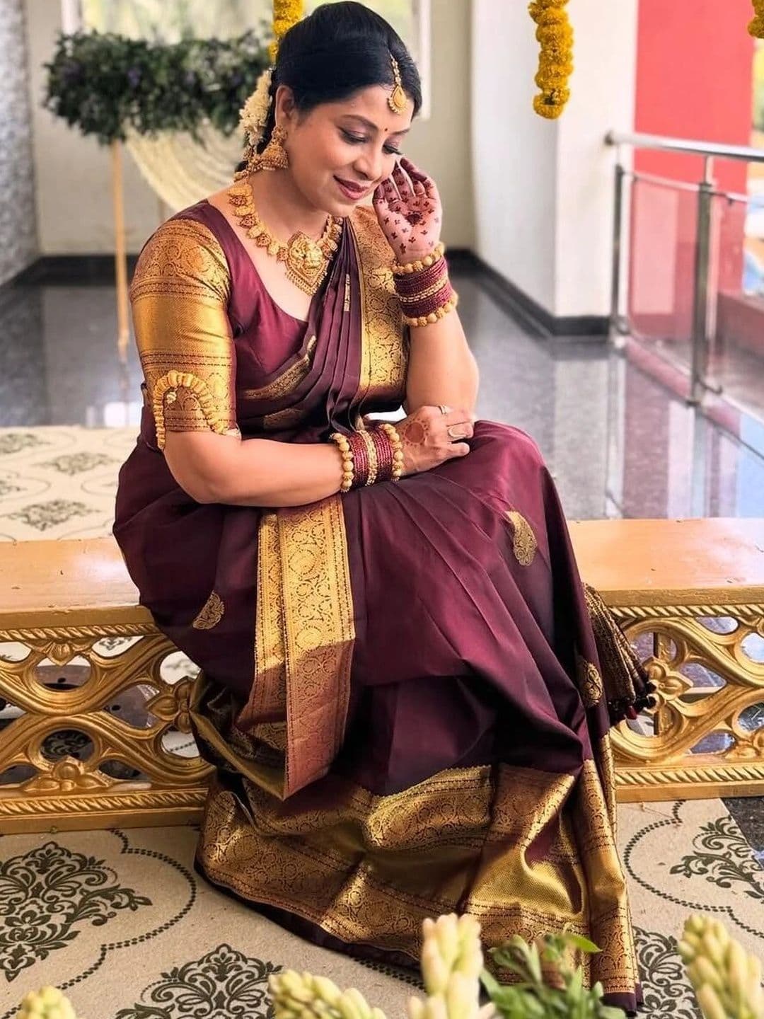 VS MALL Women Ethnic Motifs Printed Zari Banarasi Saree thumbnail 2