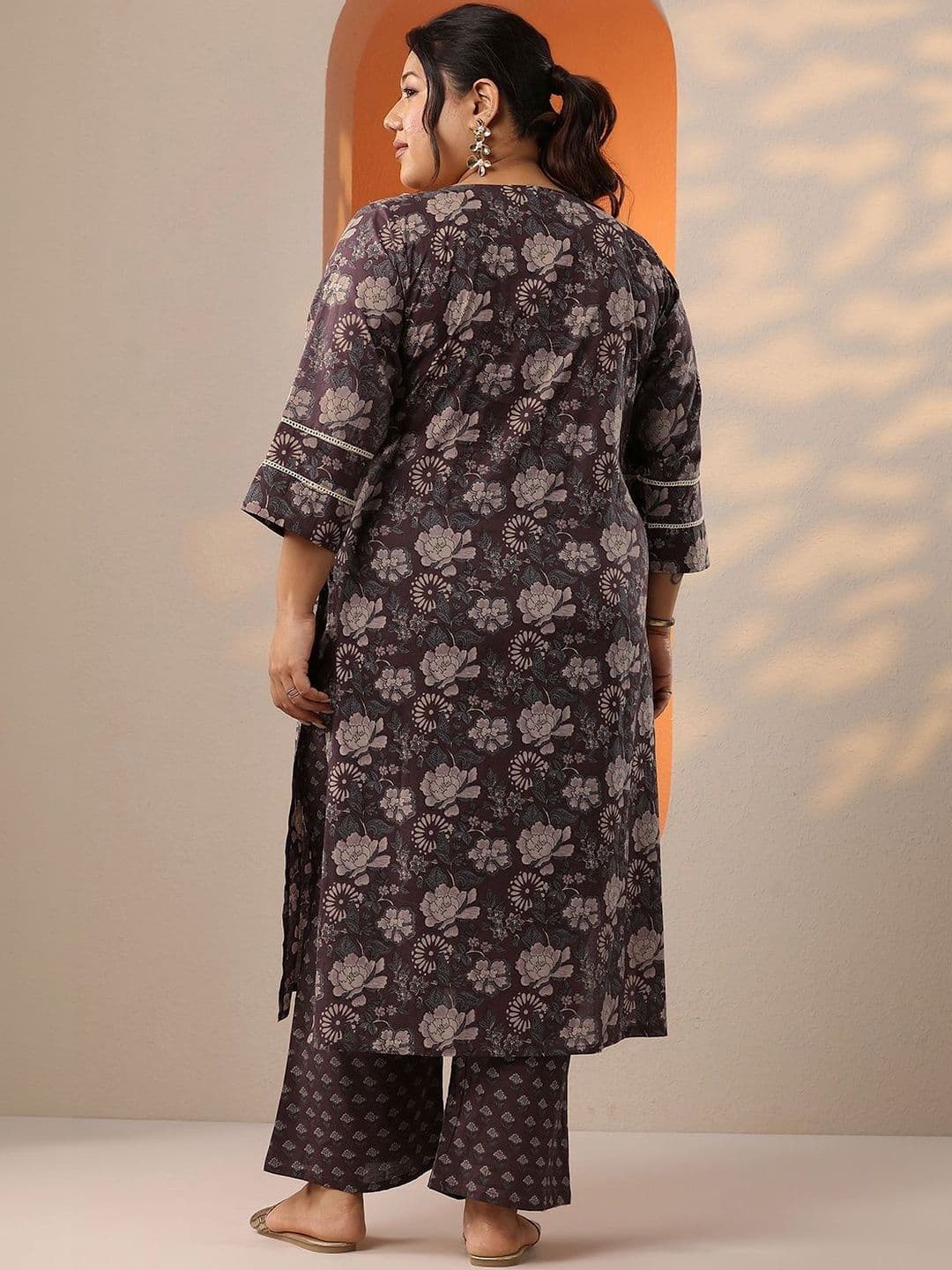 EXTRA LOVE BY LIBAS Plus Size Women Floral Printed Regular Kurta with Trousers thumbnail 6