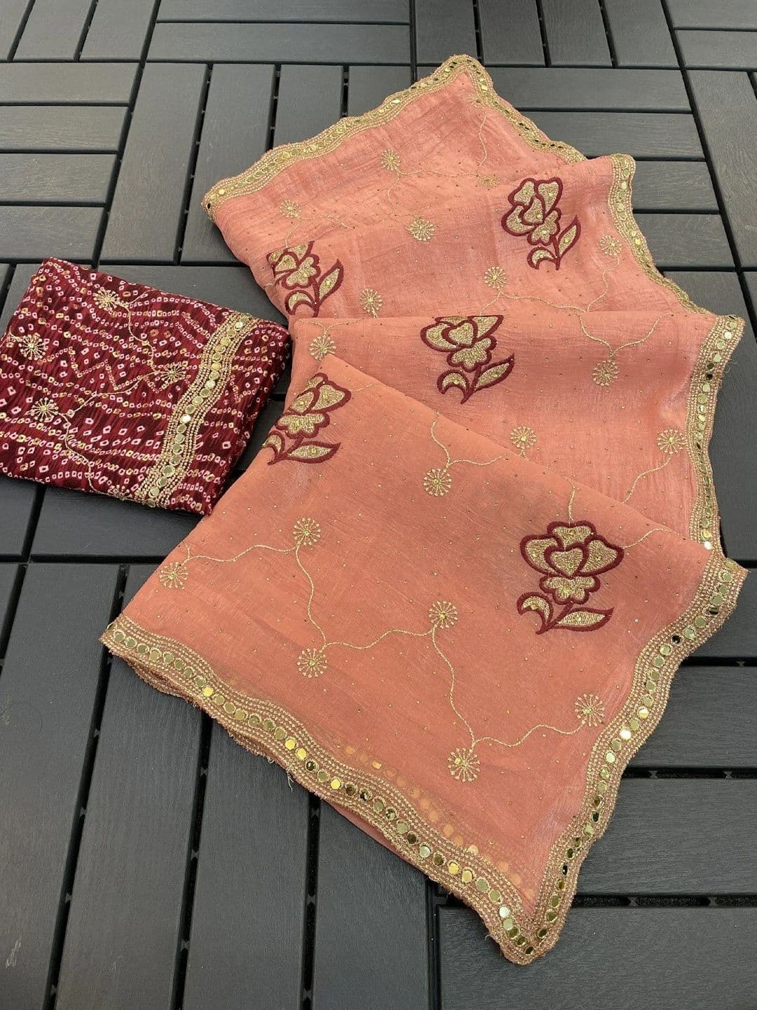 SmileyFashion Floral Embroidered Poly Georgette Saree thumbnail 5