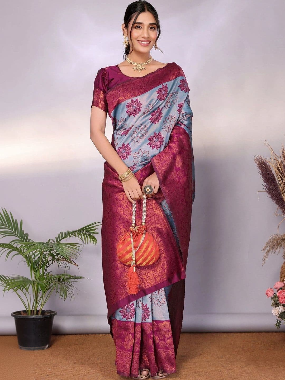 VS MALL Floral Zari Banarasi Saree thumbnail 6