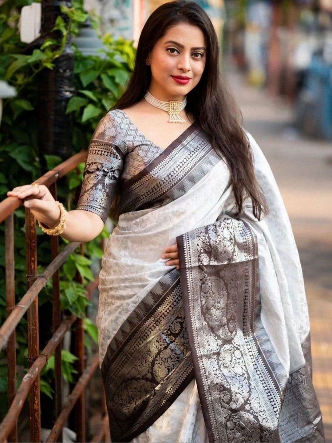 nejadhari tax Woven Design Zari Art Silk Banarasi Saree thumbnail 3