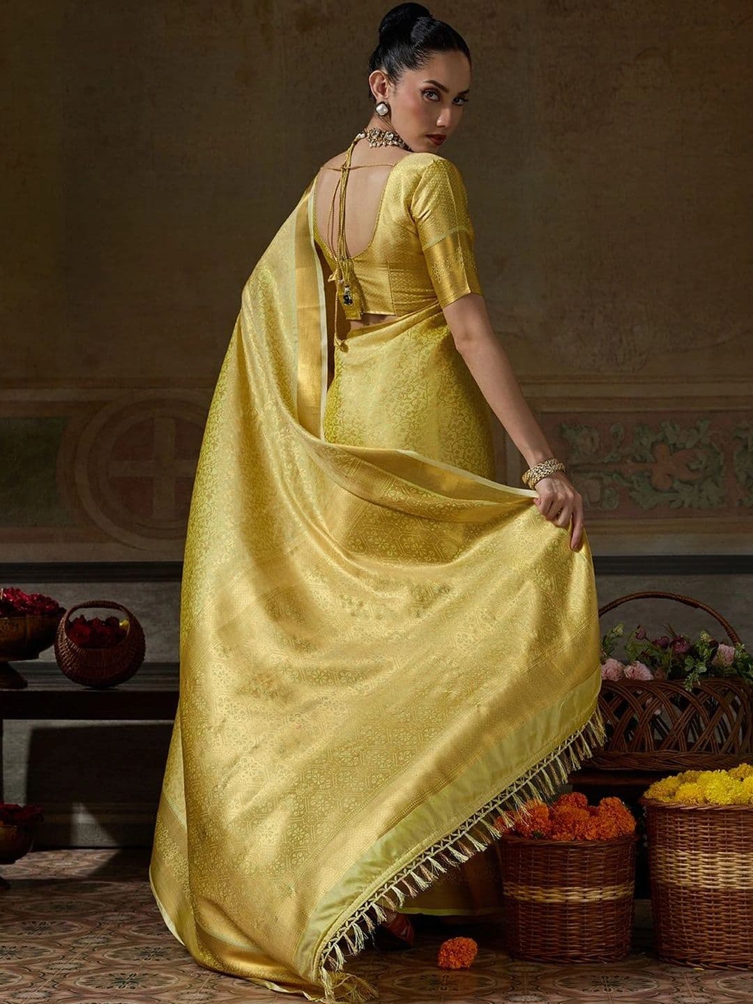 Sutriti Woven Design Zari Silk Blend Designer Banarasi Saree thumbnail 3