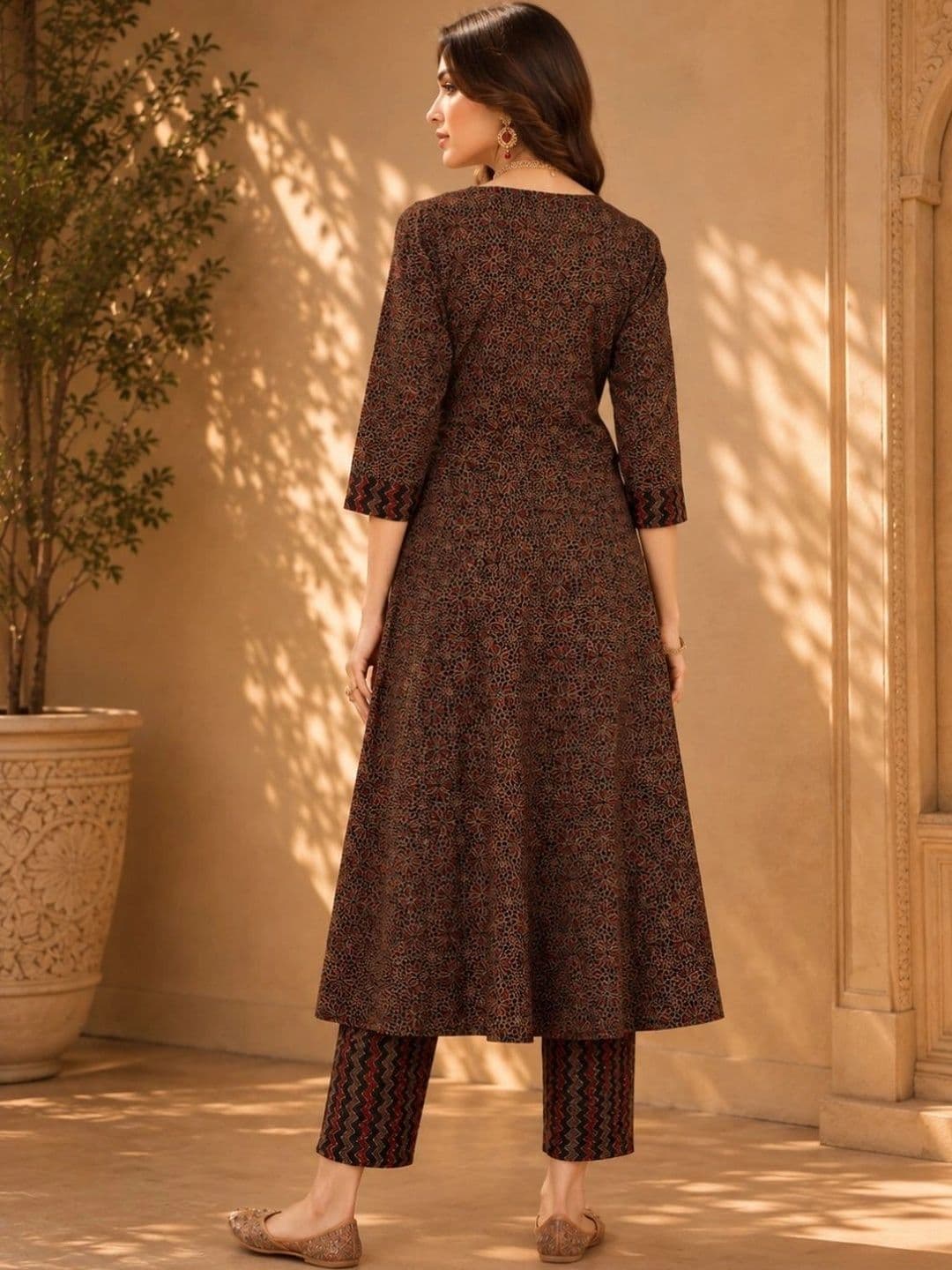 indo street Women Ethnic Motifs Printed Angrakha Pure Cotton Kurta with Trousers thumbnail 4