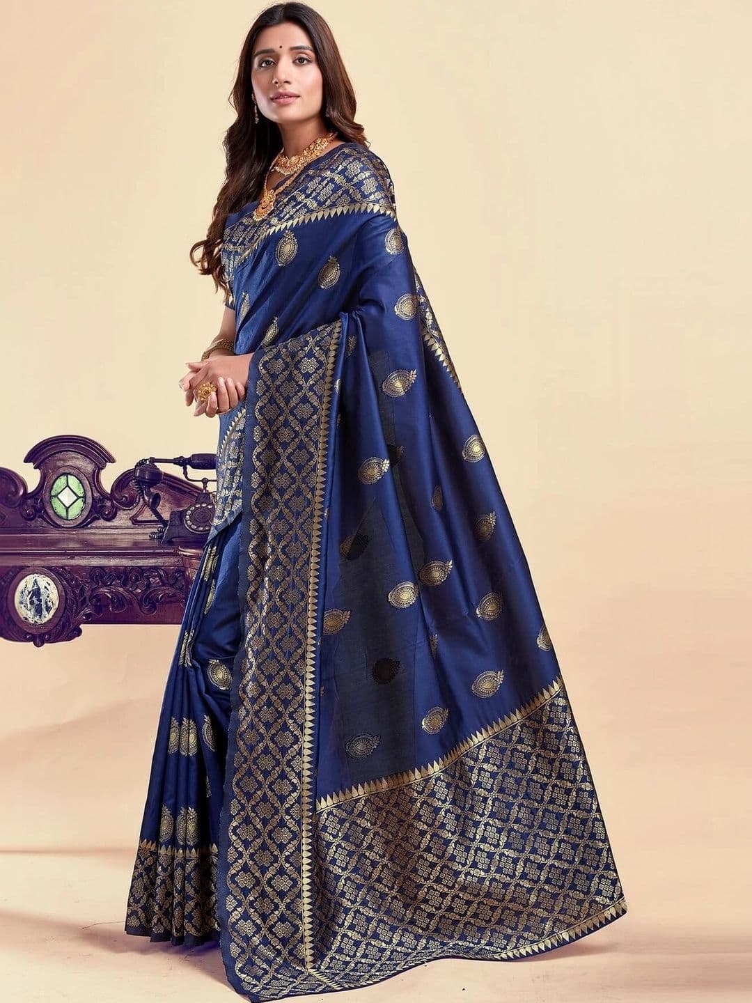VS MALL Woven Design Zari Banarasi Saree thumbnail 4