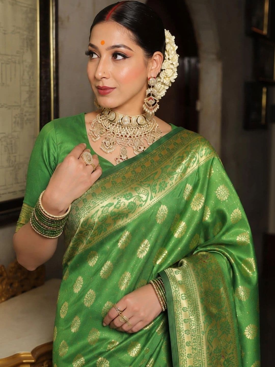 Veera Collection Woven Design Zari Art Silk Designer Banarasi Saree thumbnail 3