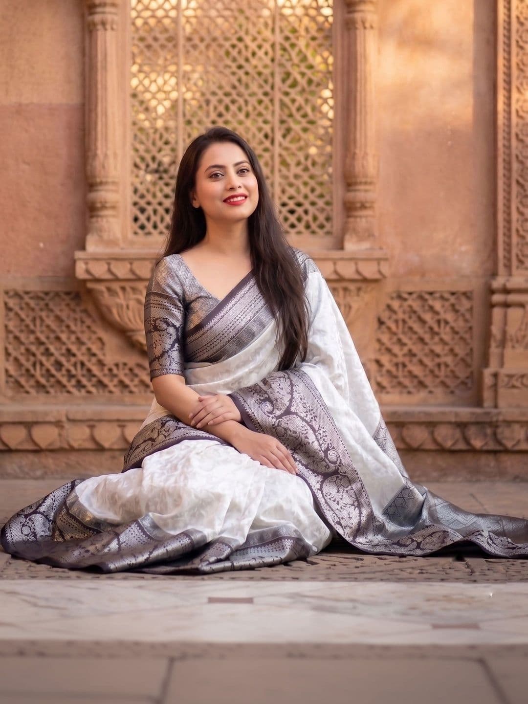 Vmdesigns Woven Design Zari Art Silk Banarasi Saree thumbnail 2