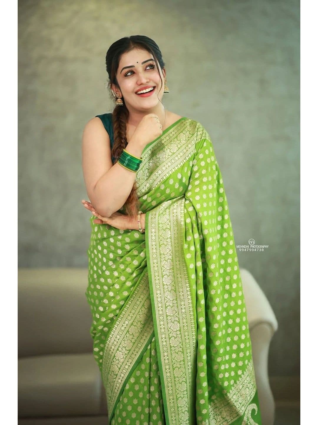 VS MALL Women Ethnic Motifs Printed Zari Banarasi Saree thumbnail 4