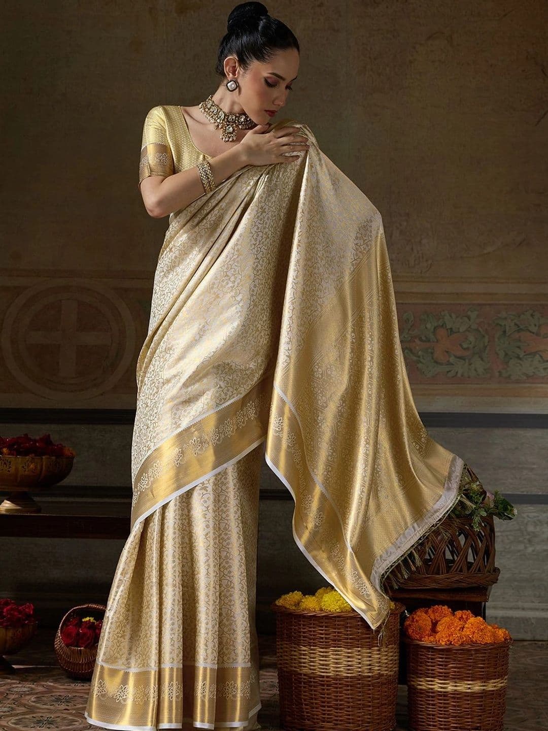 Sutriti Woven Design Zari Silk Blend Designer Banarasi Saree thumbnail 2