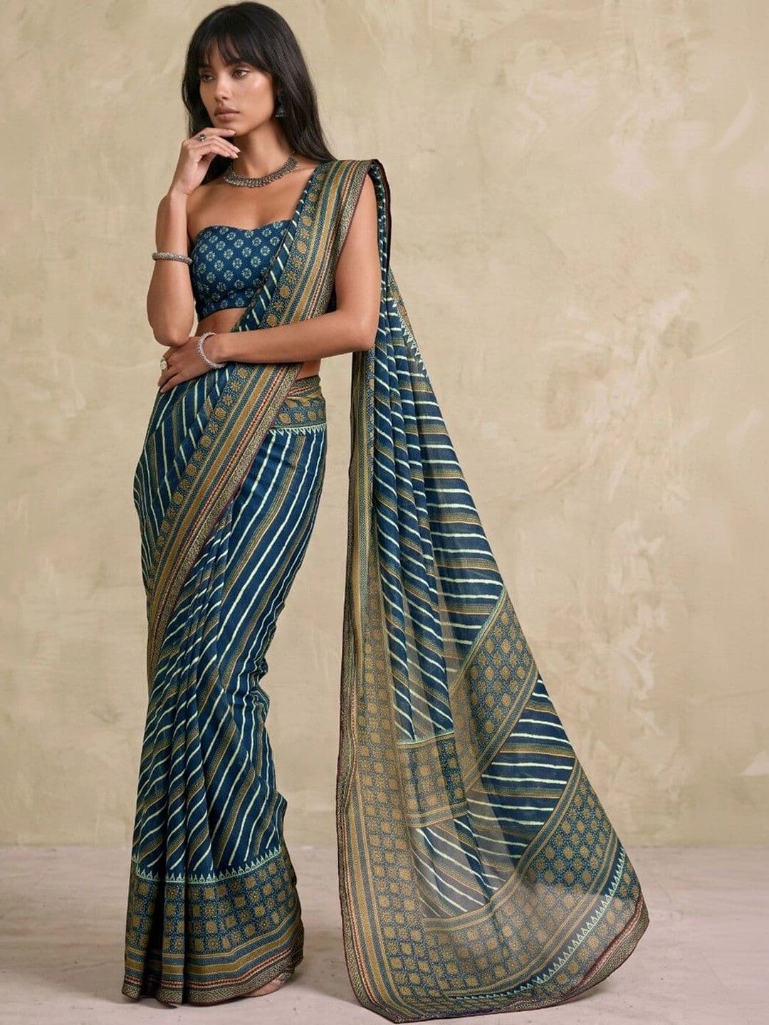 SAARA Striped Pure Georgette Saree thumbnail 6