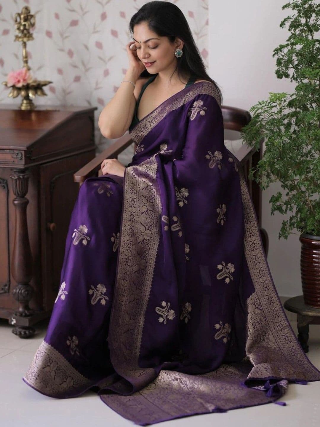 VS MALL Woven Design Zari Banarasi Saree thumbnail 5