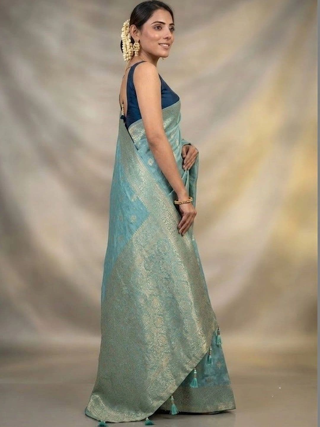 AAVEE Woven Design Zari Art Silk Banarasi Saree thumbnail 3