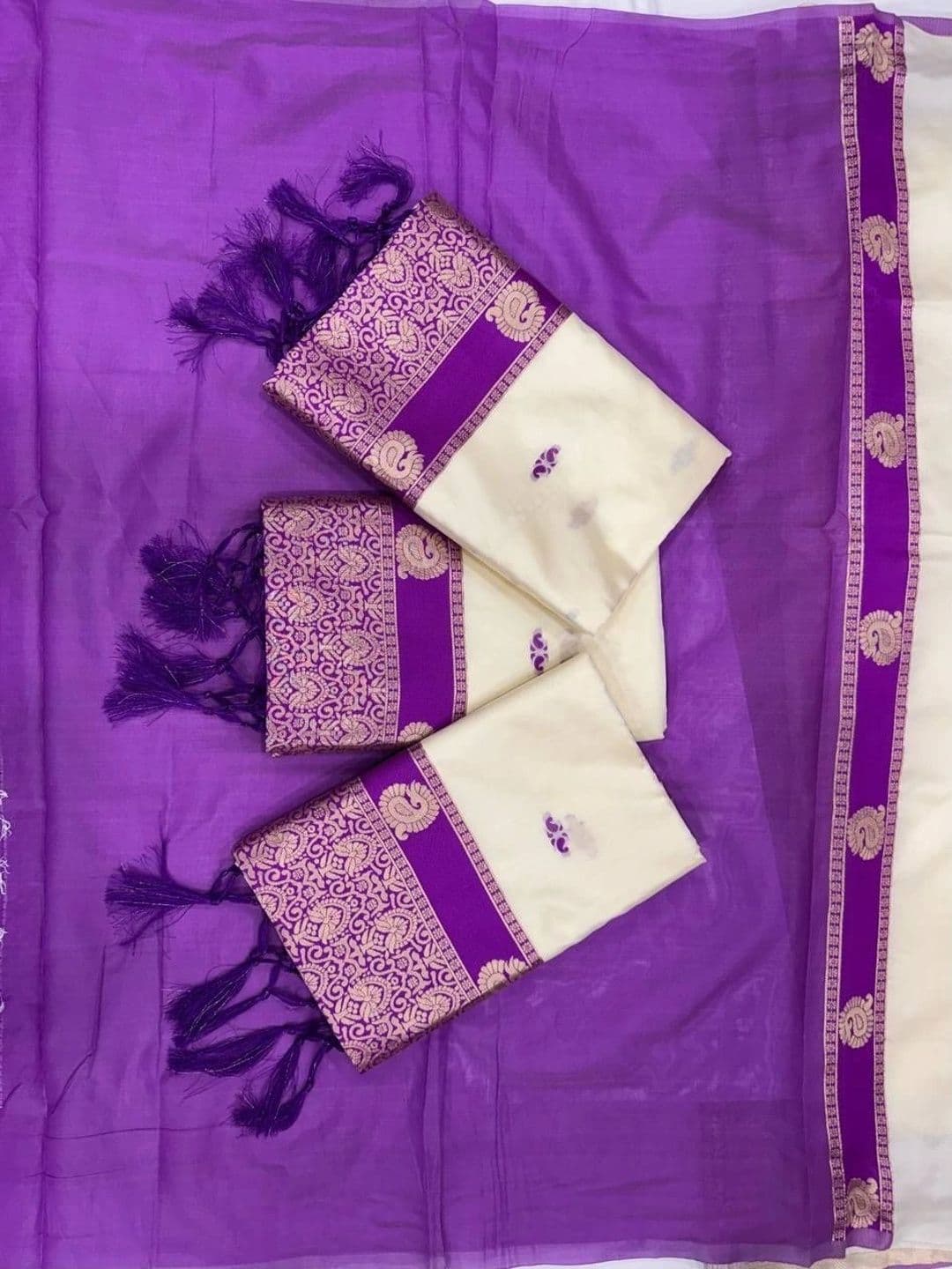 THE AQUARIUS Woven Design Zari Art Silk Banarasi Saree thumbnail 2
