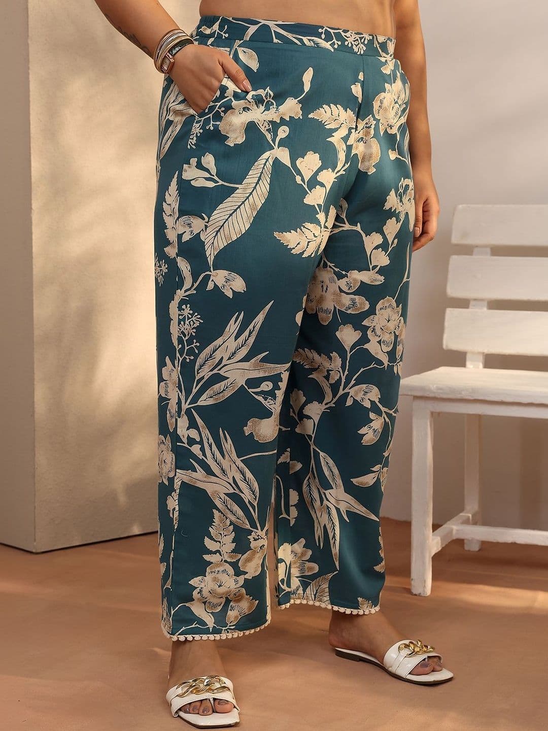 EXTRA LOVE BY LIBAS Plus Size Women Floral Printed Regular Kurta with Trousers thumbnail 5