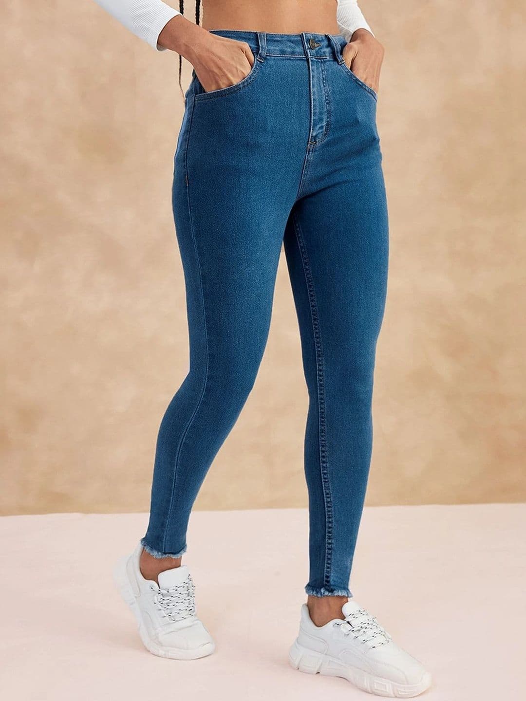 Roadster Women Skinny Fit High-Rise Low Distress Cuffed Hem Stretchable Jeans thumbnail 4