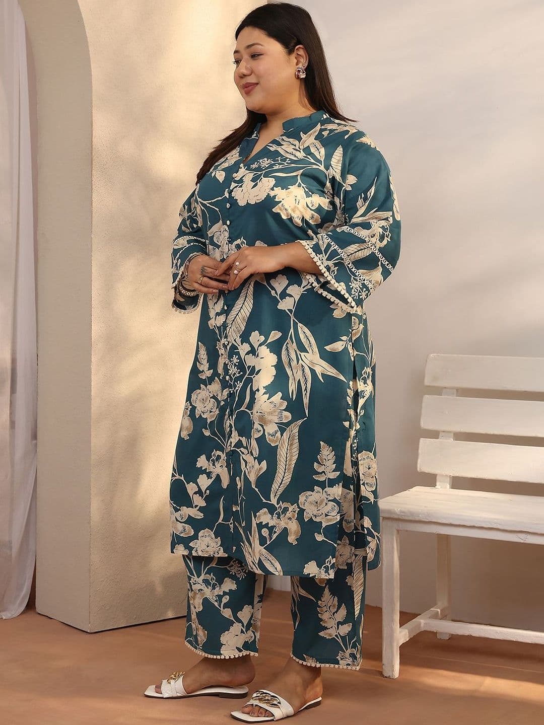 EXTRA LOVE BY LIBAS Plus Size Women Floral Printed Regular Kurta with Trousers thumbnail 3