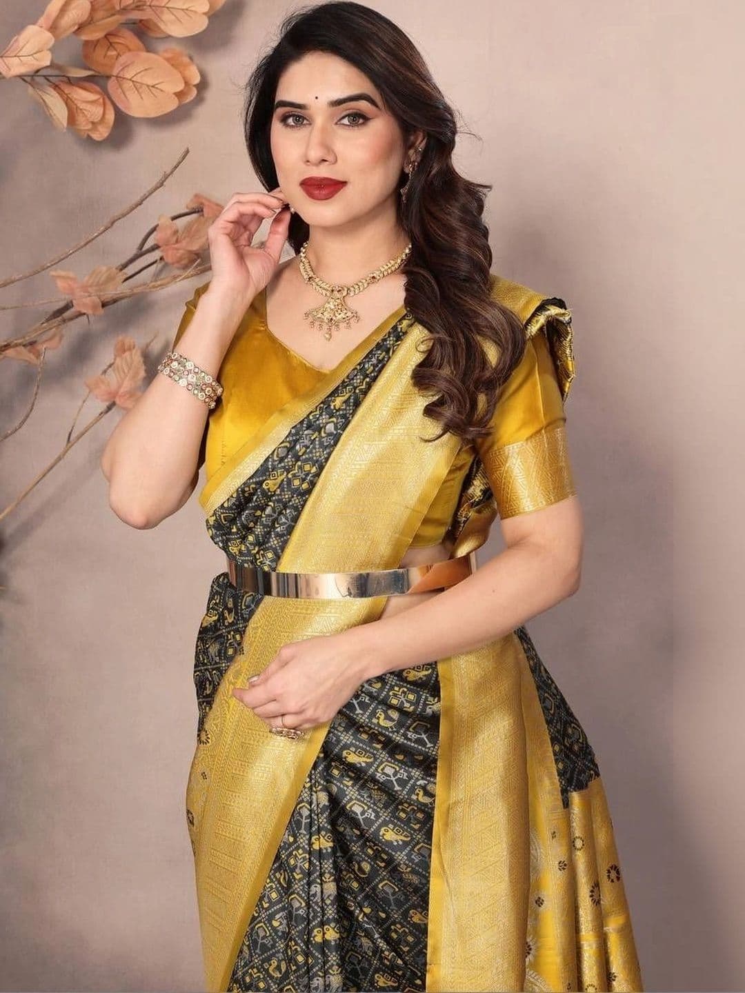 7Eleven Fashion Woven Design Zari Art Silk Banarasi Saree thumbnail 2