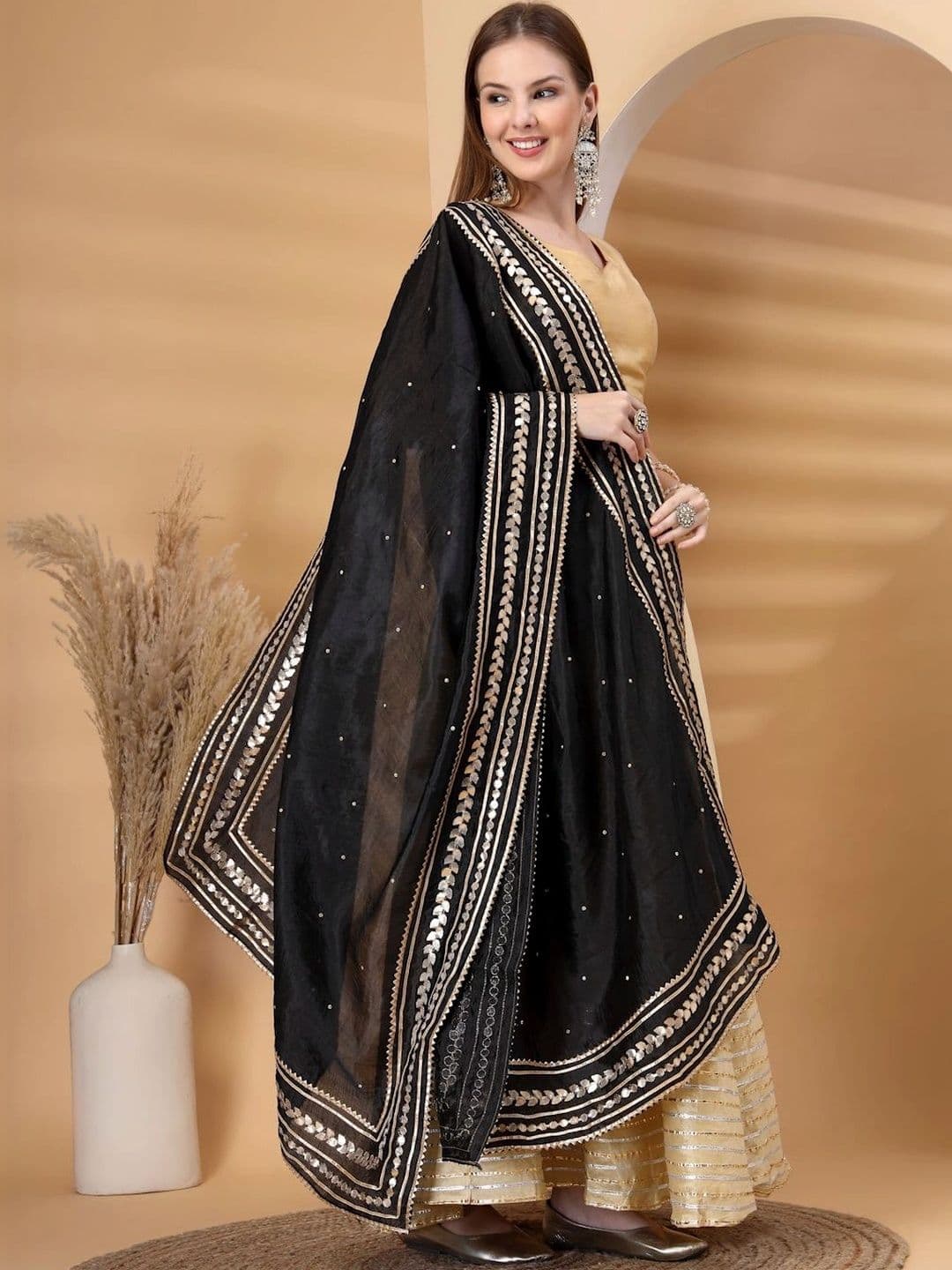 KALINI Dupatta with Sequinned thumbnail 4