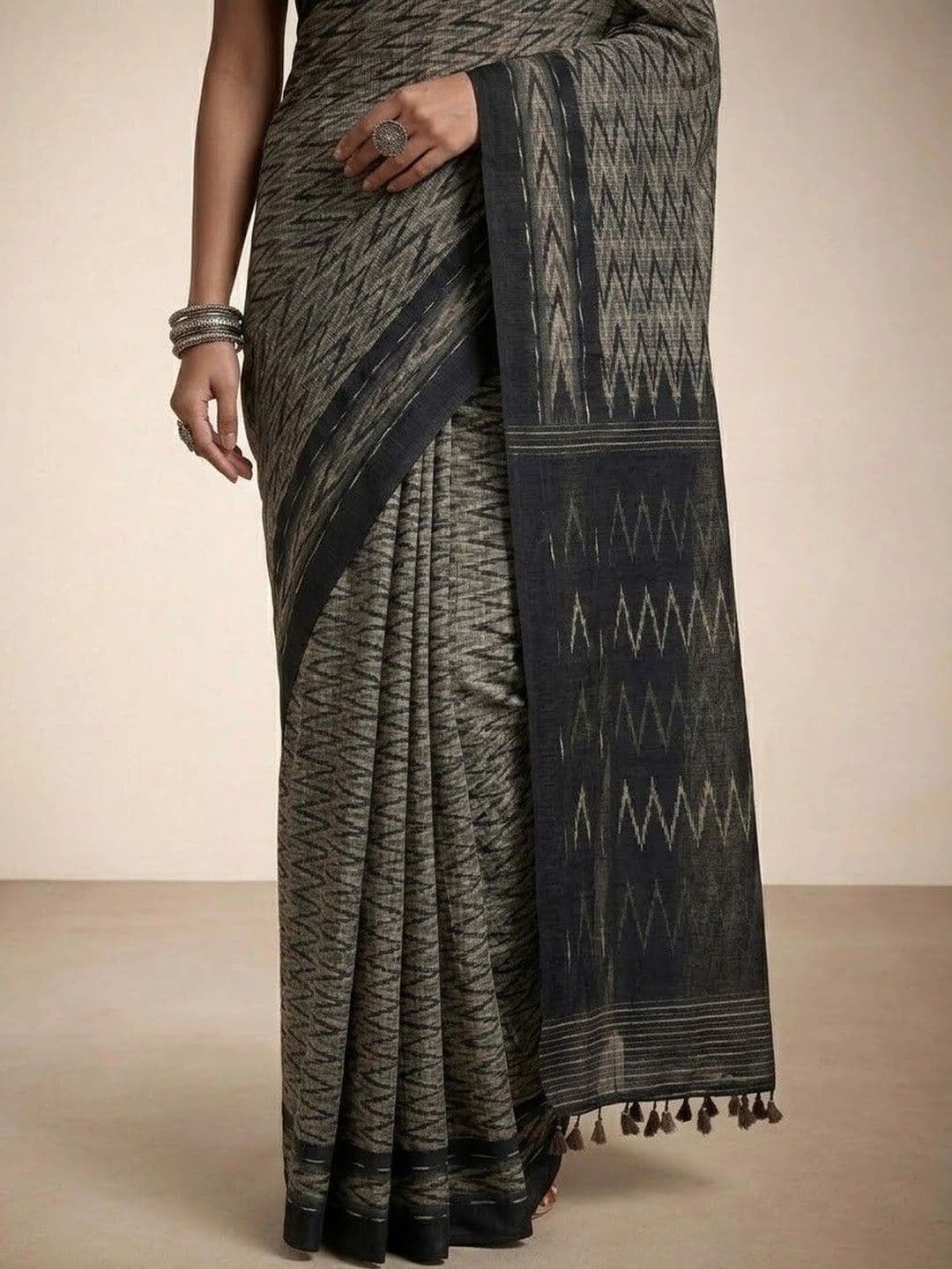 Anouk Woven Design Linen Blend Ikat Saree thumbnail 5