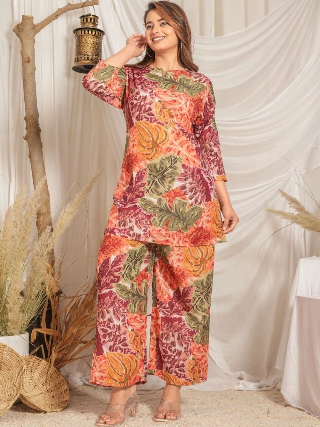 CNS FASHIONS Women Floral Printed Regular Pure Cotton Kurta with Palazzos thumbnail 3