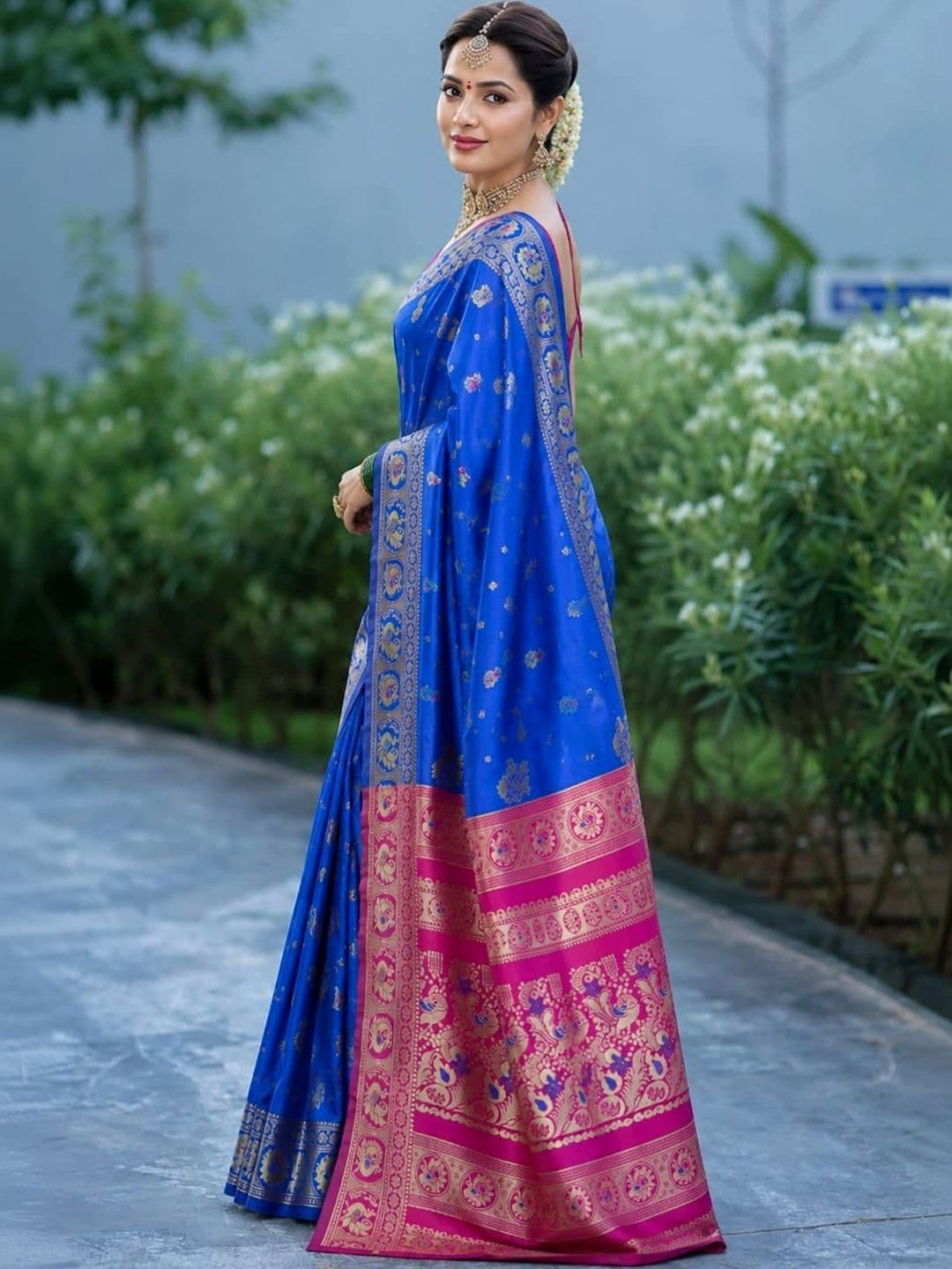 vastranagari Woven Design Zari Art Silk Designer Banarasi Saree thumbnail 4