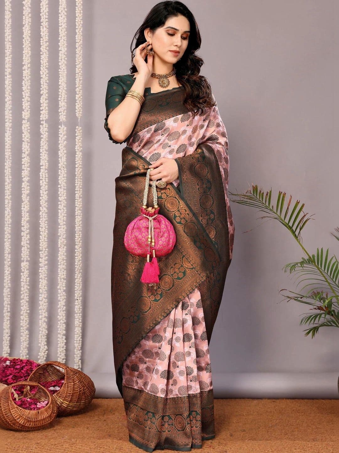 VS MALL Woven Design Zari Banarasi Saree thumbnail 4