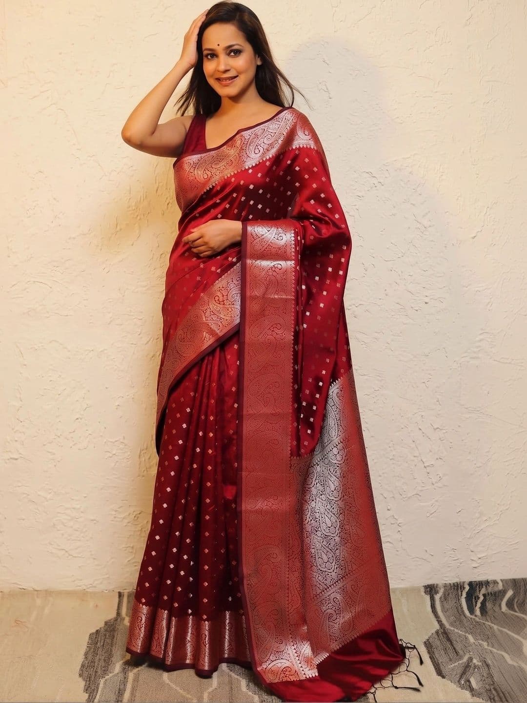 THE AQUARIUS Woven Design Zari Art Silk Banarasi Saree - view 1