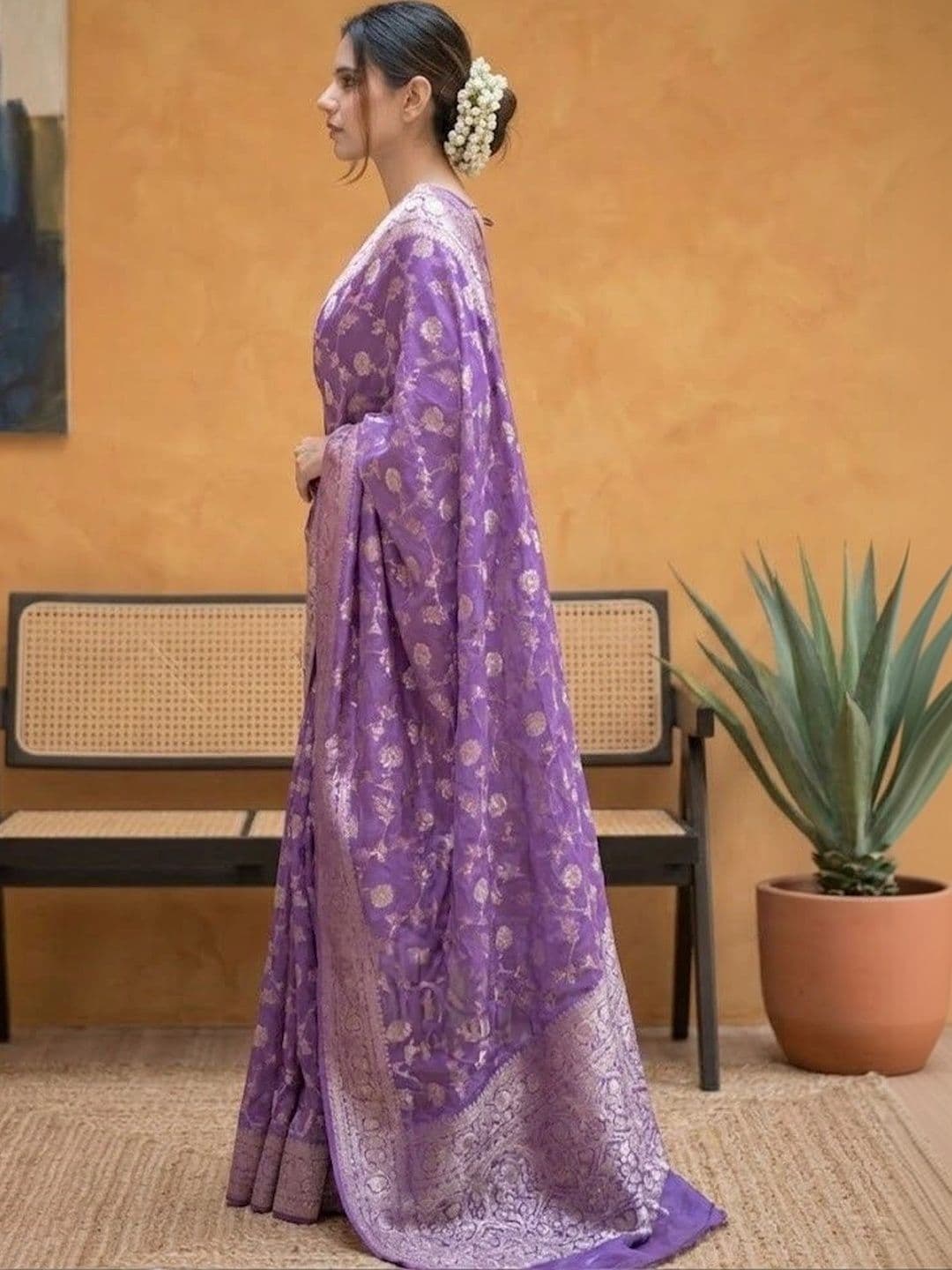 7Eleven Fashion Woven Design Zari Art Silk Banarasi Saree thumbnail 5