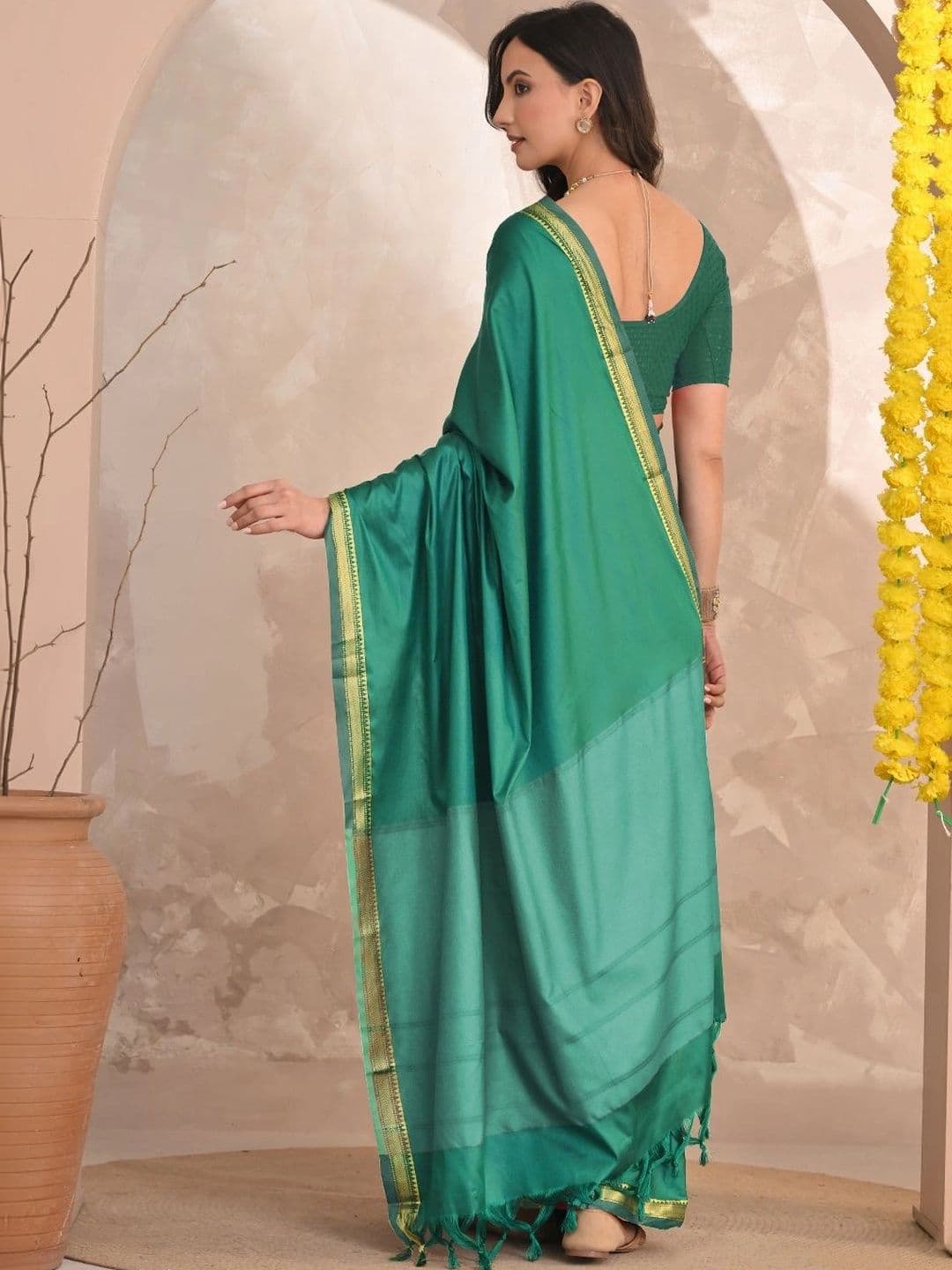 KALINI Zari Designer Gadwal Saree thumbnail 3