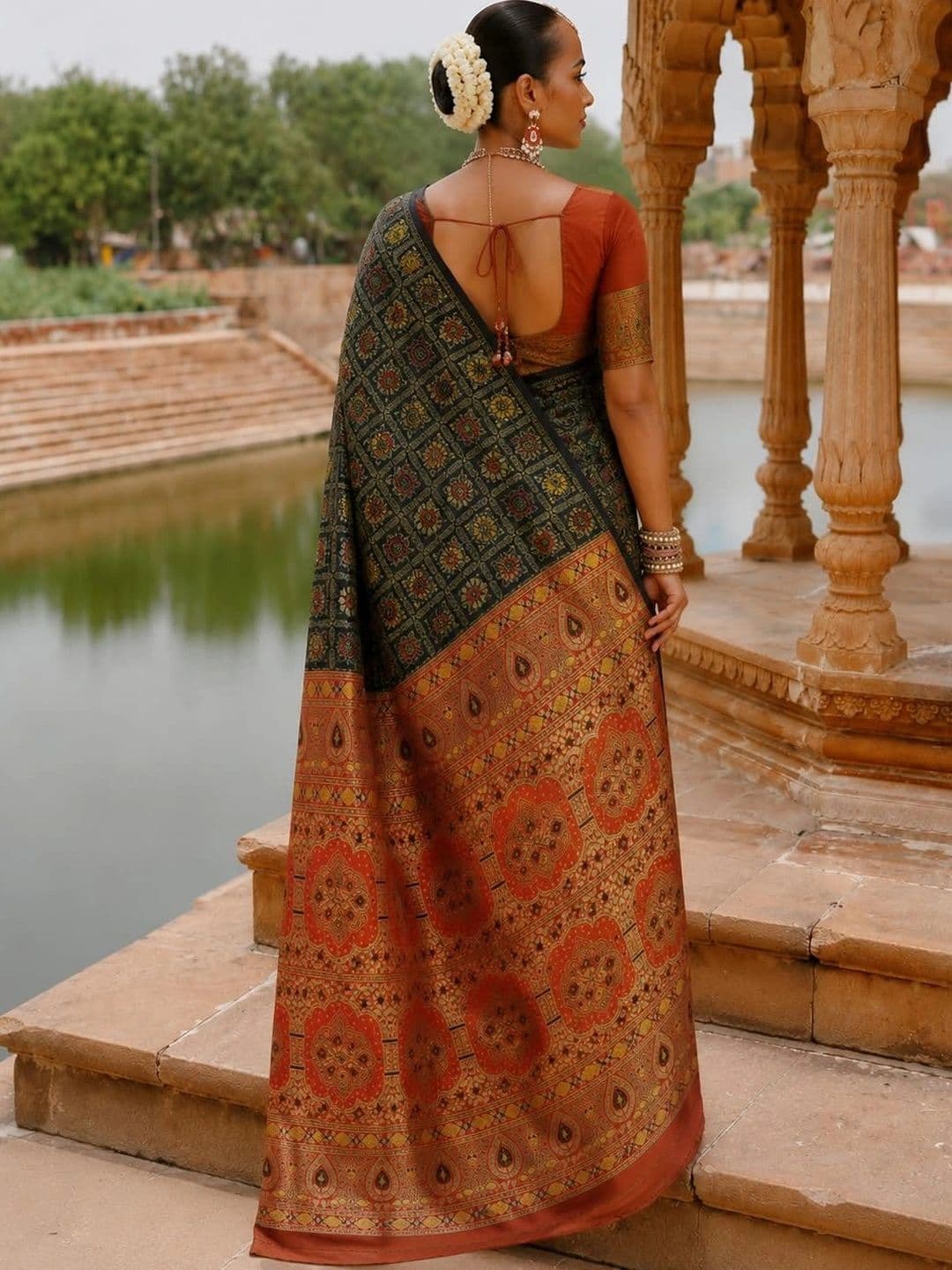 vastranagari Woven Design Zari Art Silk Designer Banarasi Saree thumbnail 3