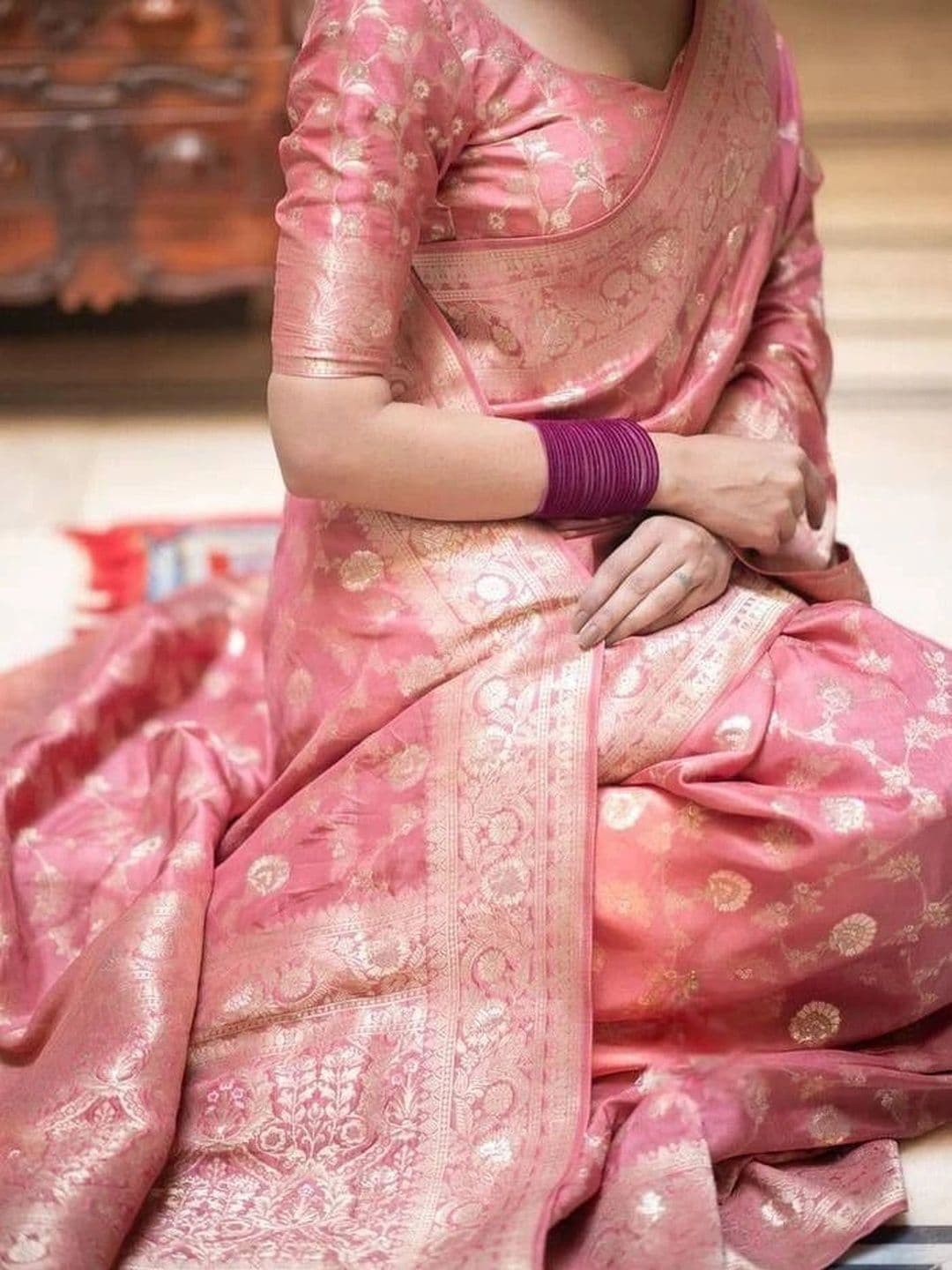 Arozi Woven Design Zari Art Silk Banarasi Saree thumbnail 4