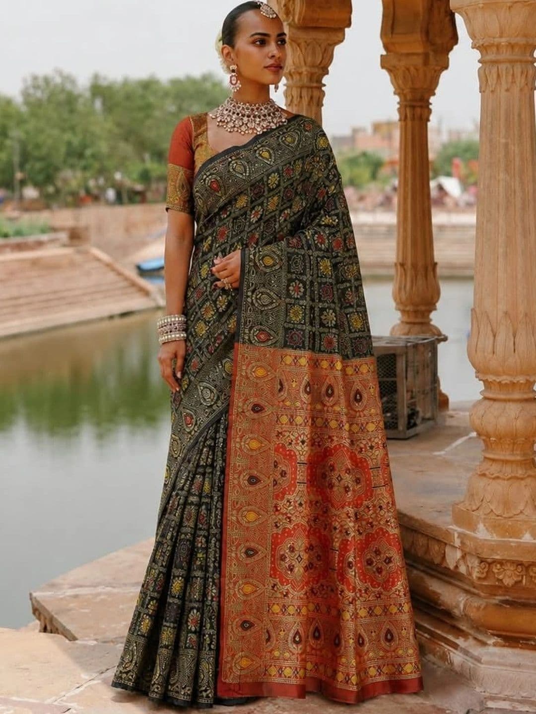 vastranagari Woven Design Zari Art Silk Designer Banarasi Saree thumbnail 2