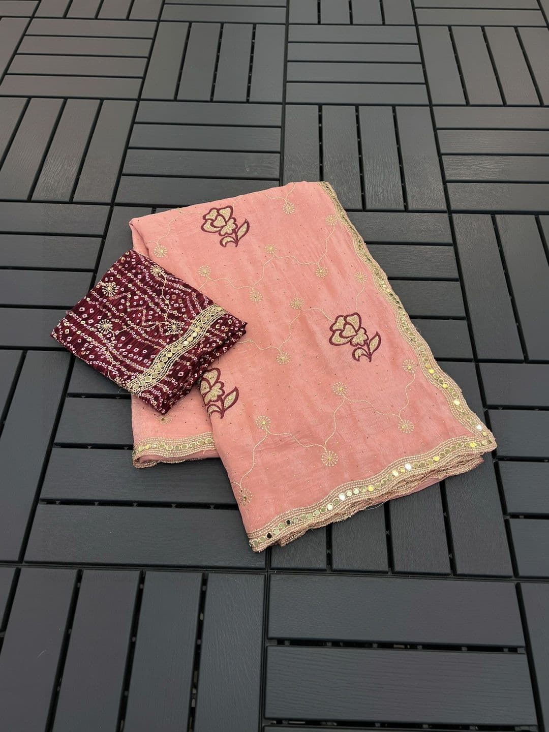 SmileyFashion Floral Embroidered Poly Georgette Saree thumbnail 6