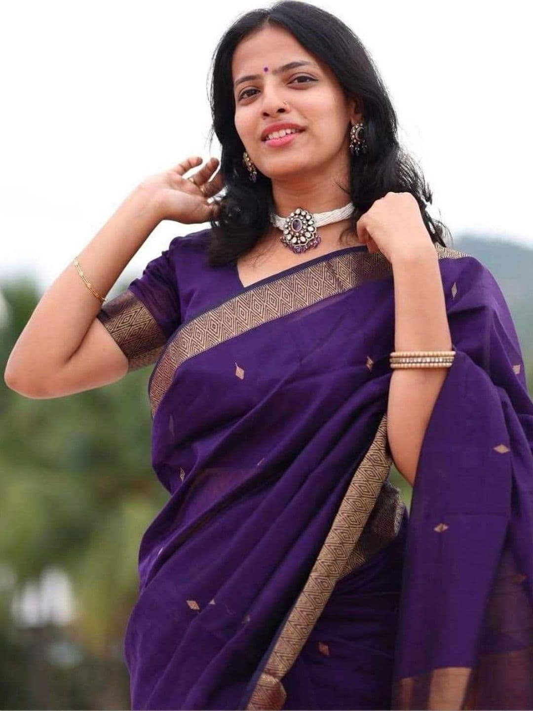VS MALL Woven Design Zari Banarasi Saree thumbnail 5