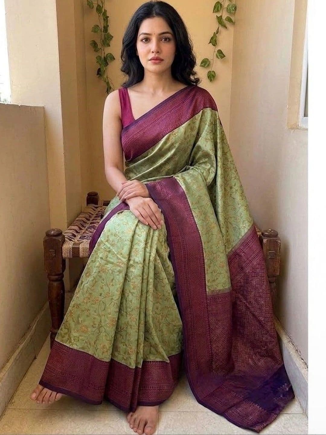 THE AQUARIUS Woven Design Zari Art Silk Banarasi Saree thumbnail 3