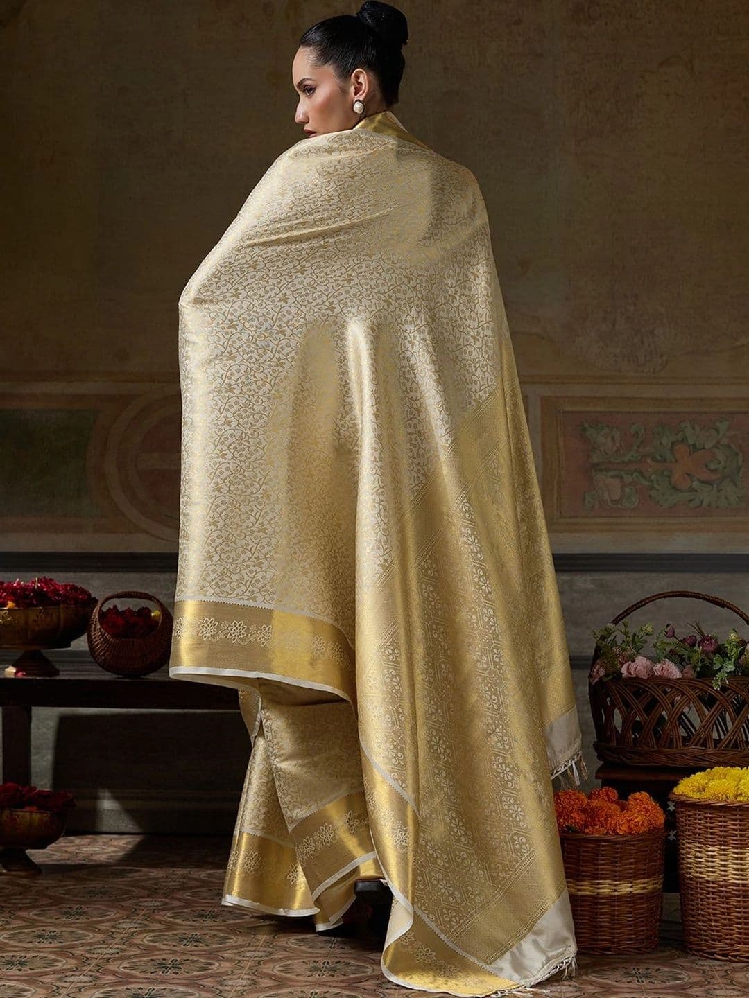 Sutriti Women Woven Design Zari Silk Blend Designer Banarasi Saree thumbnail 4