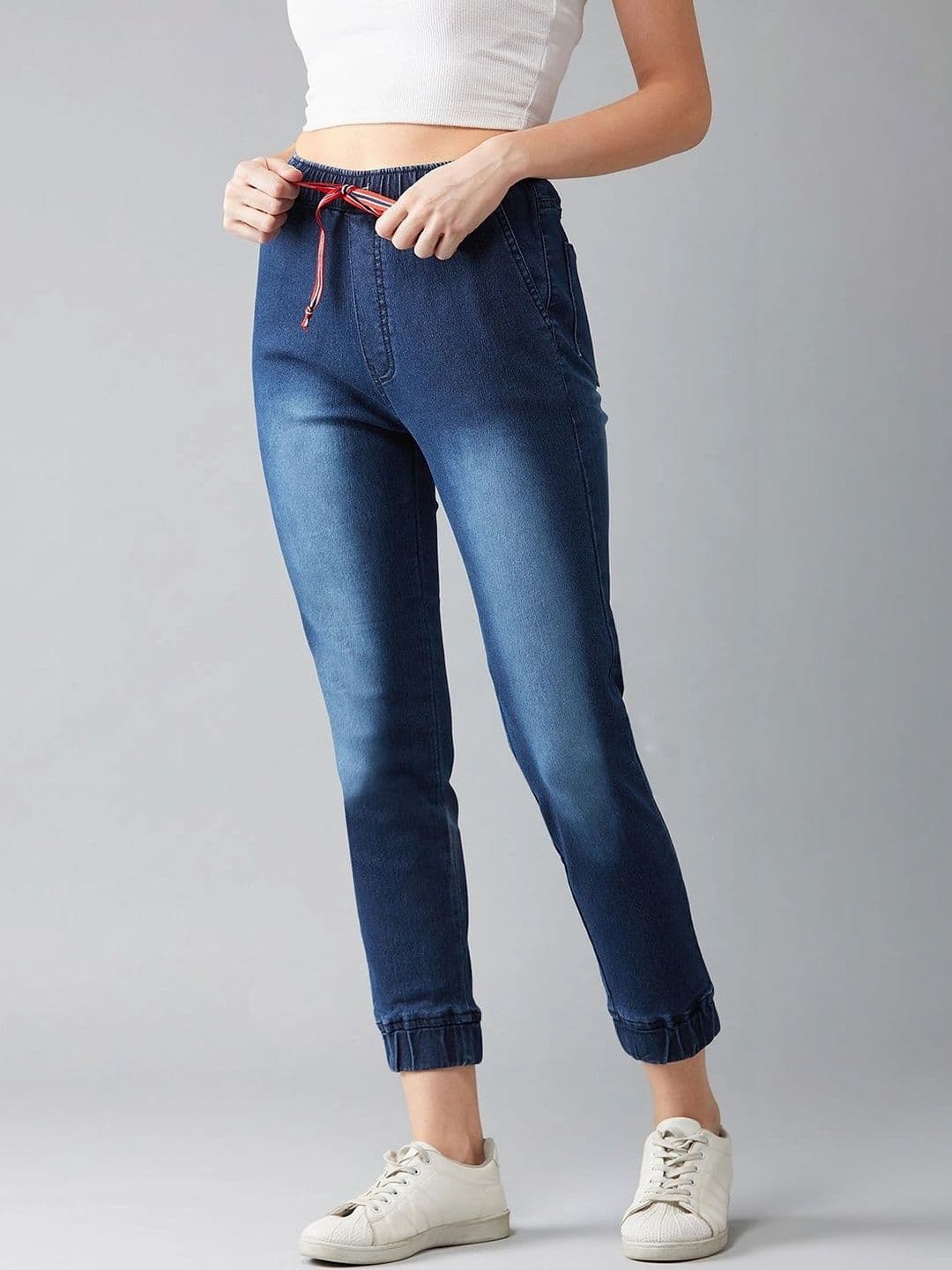 Roadster Women Regular Fit Mid-Rise Low Distress Cuffed Hem Stretchable Jeans thumbnail 5