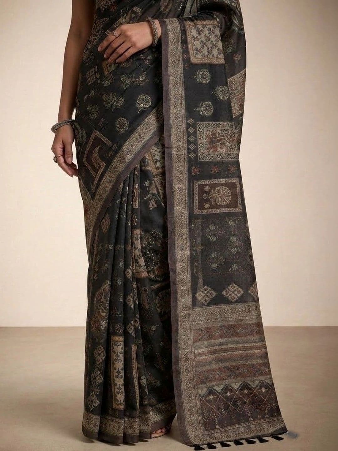 Anouk Ethnic Motifs Art Silk Ikat Saree thumbnail 4