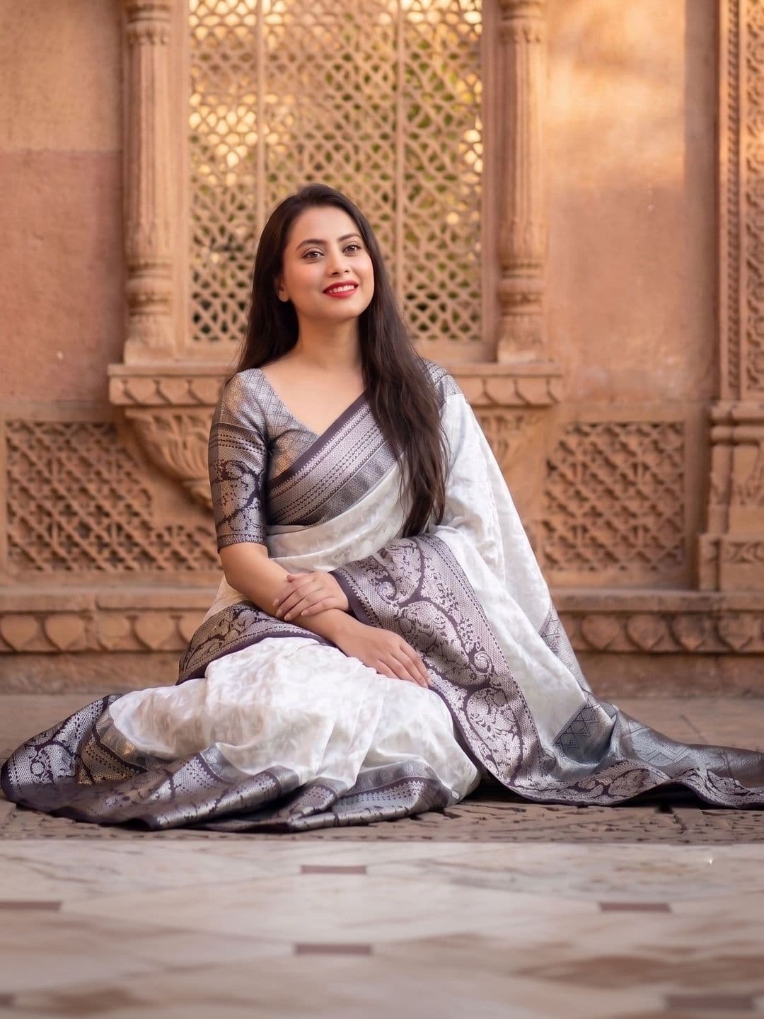 7Eleven Fashion Woven Design Zari Art Silk Banarasi Saree thumbnail 6