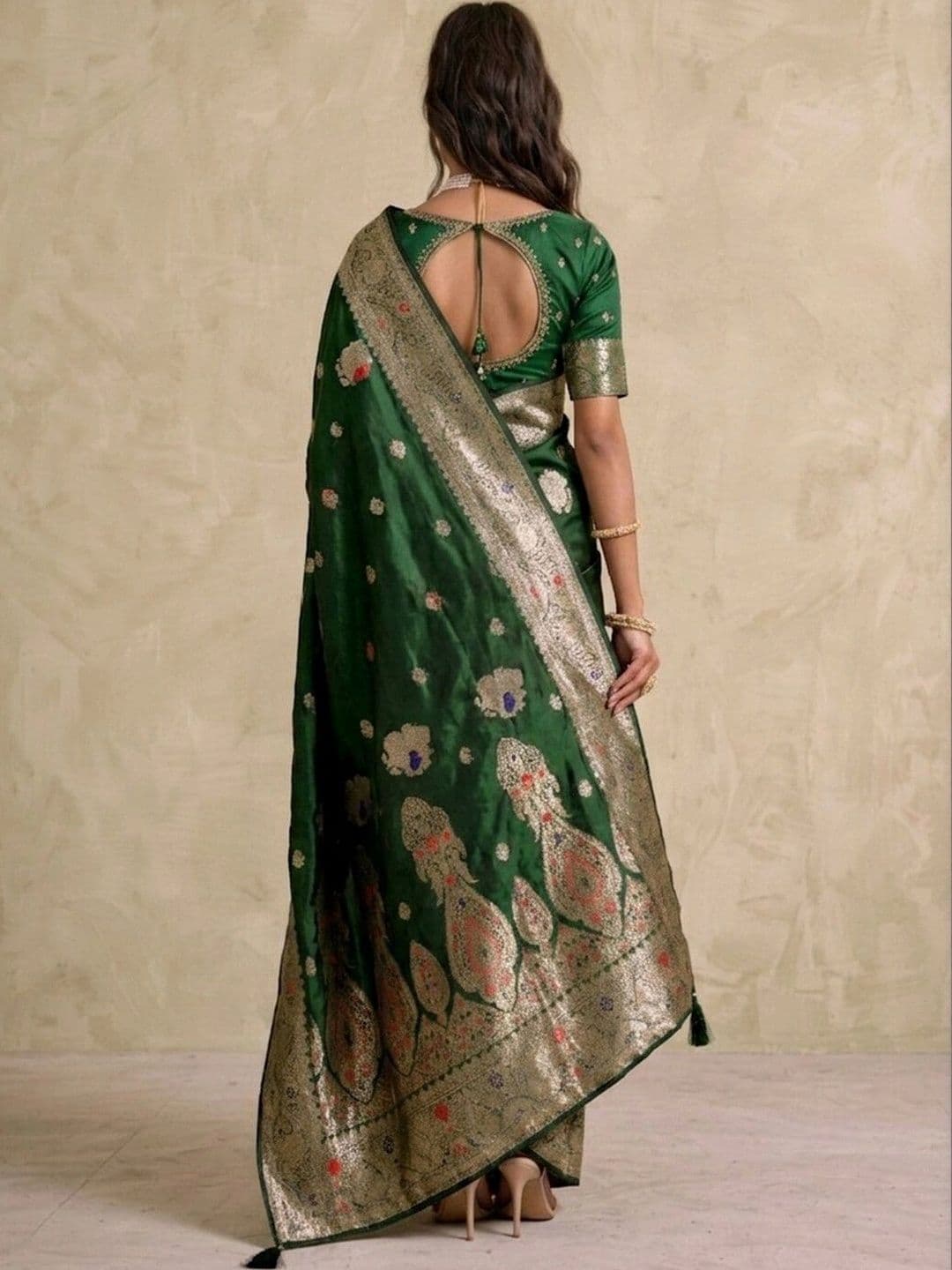 SAARA Woven Design Zari Silk Blend Saree thumbnail 7