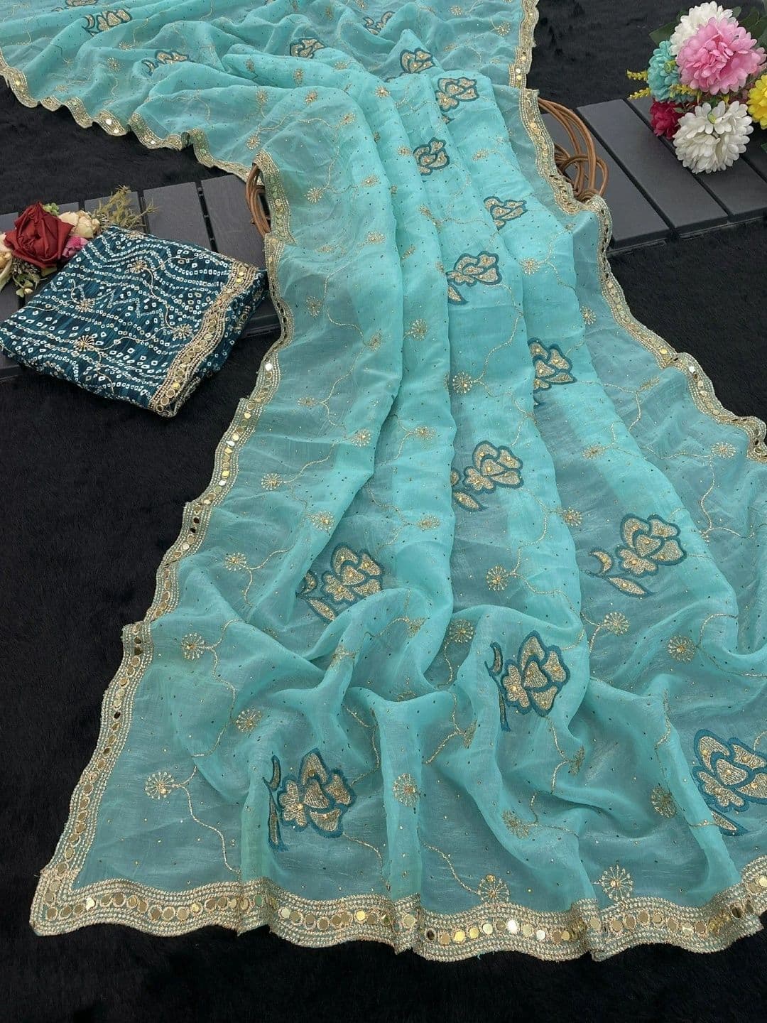 SmileyFashion Floral Poly Georgette Saree thumbnail 4
