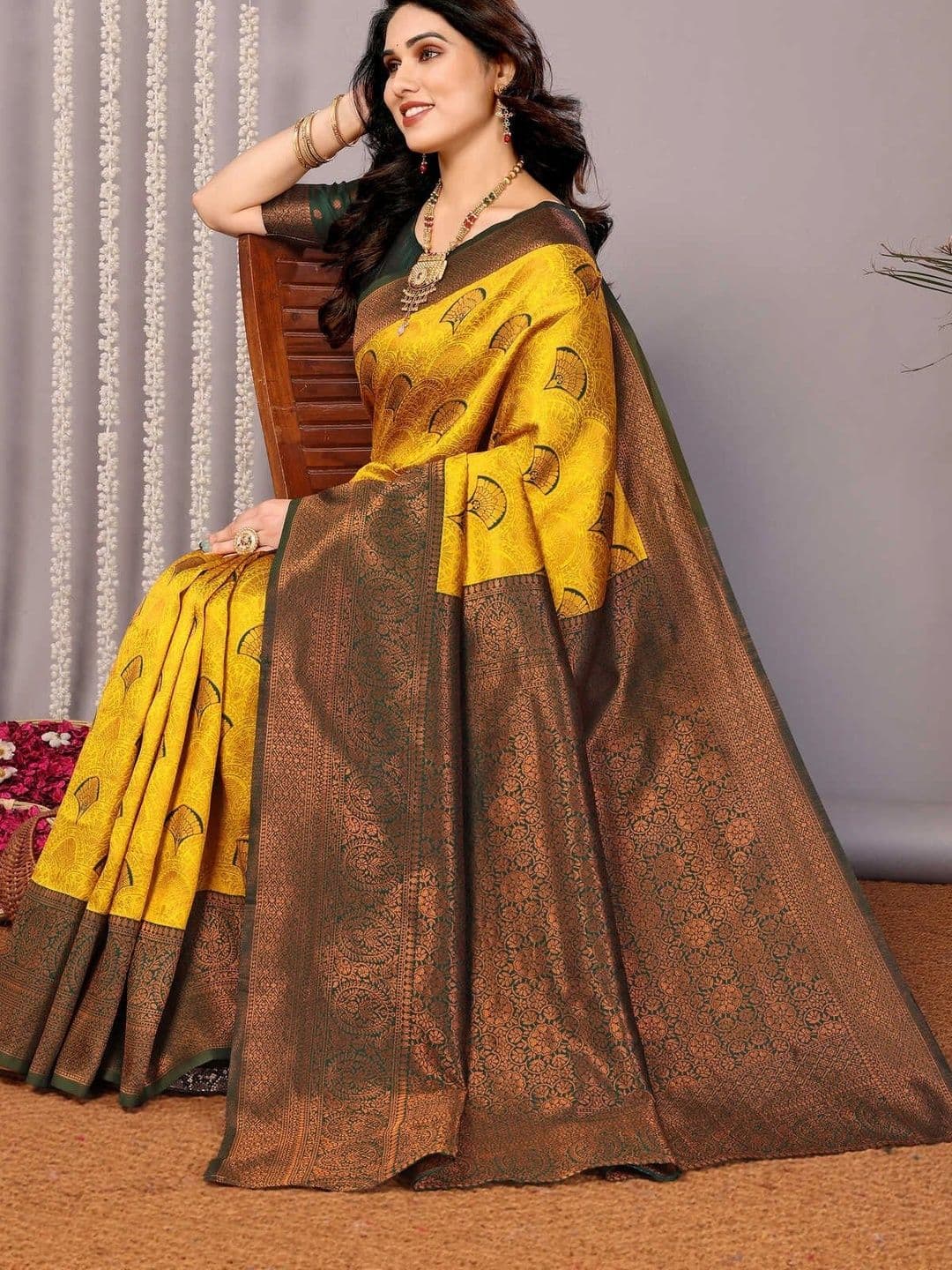 VS MALL Woven Design Zari Banarasi Saree thumbnail 5