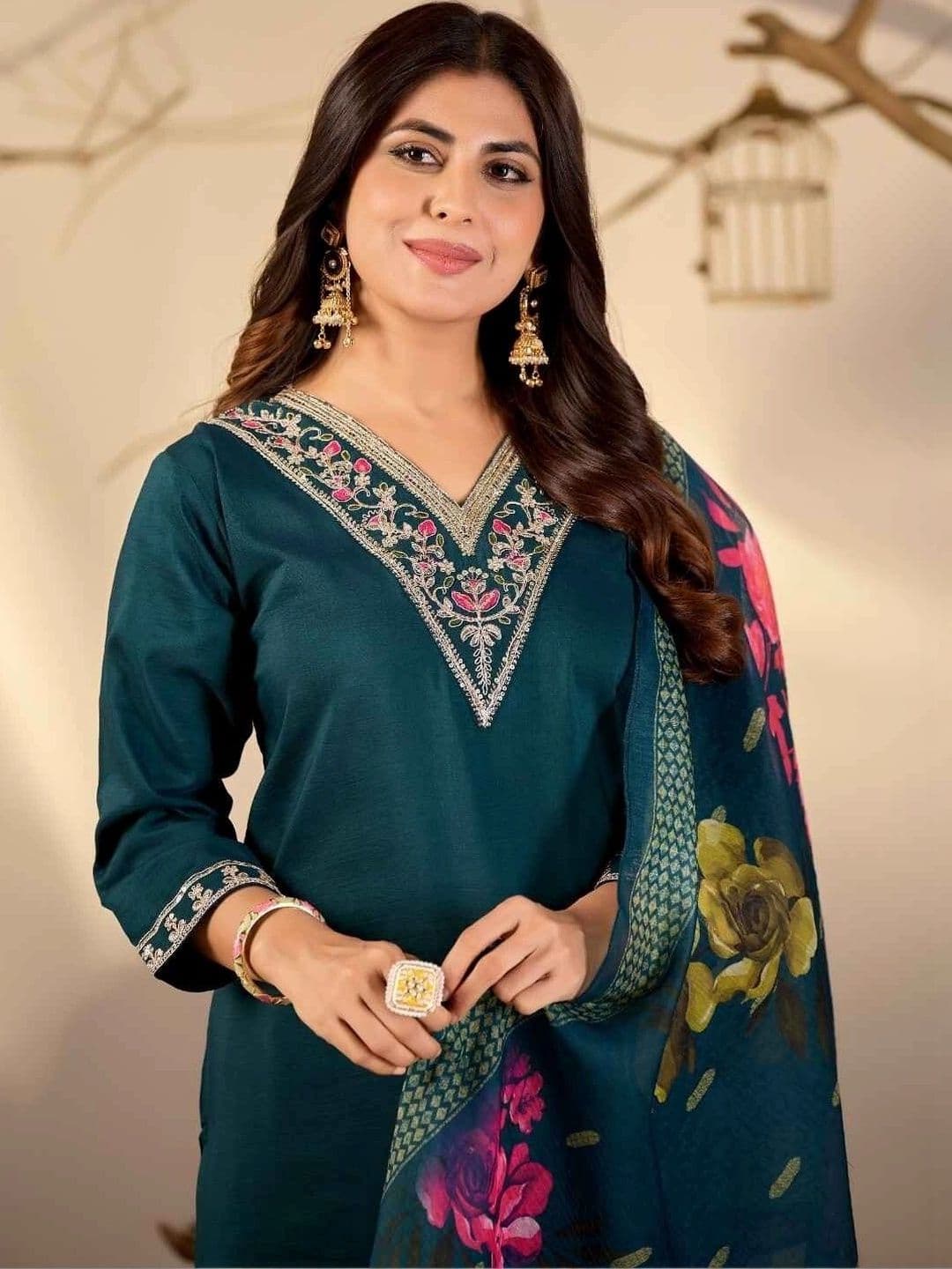PANJURLI Women Floral Embroidered Regular Thread Work Kurta with Trousers & With Dupatta thumbnail 6