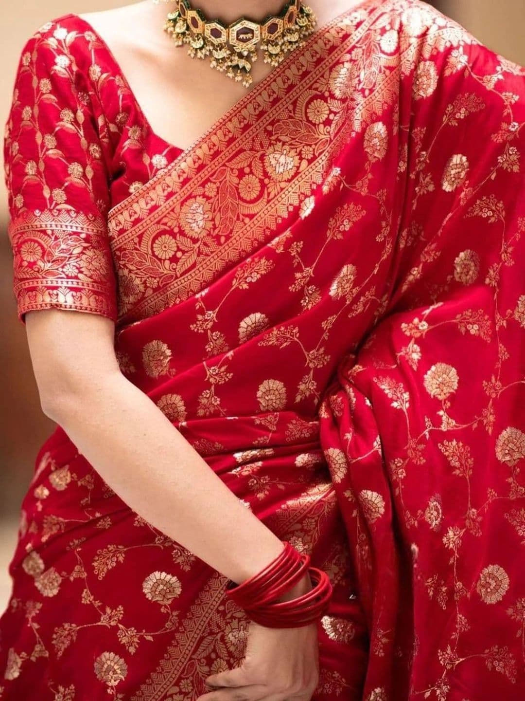 AAVEE Woven Design Zari Art Silk Banarasi Saree thumbnail 5