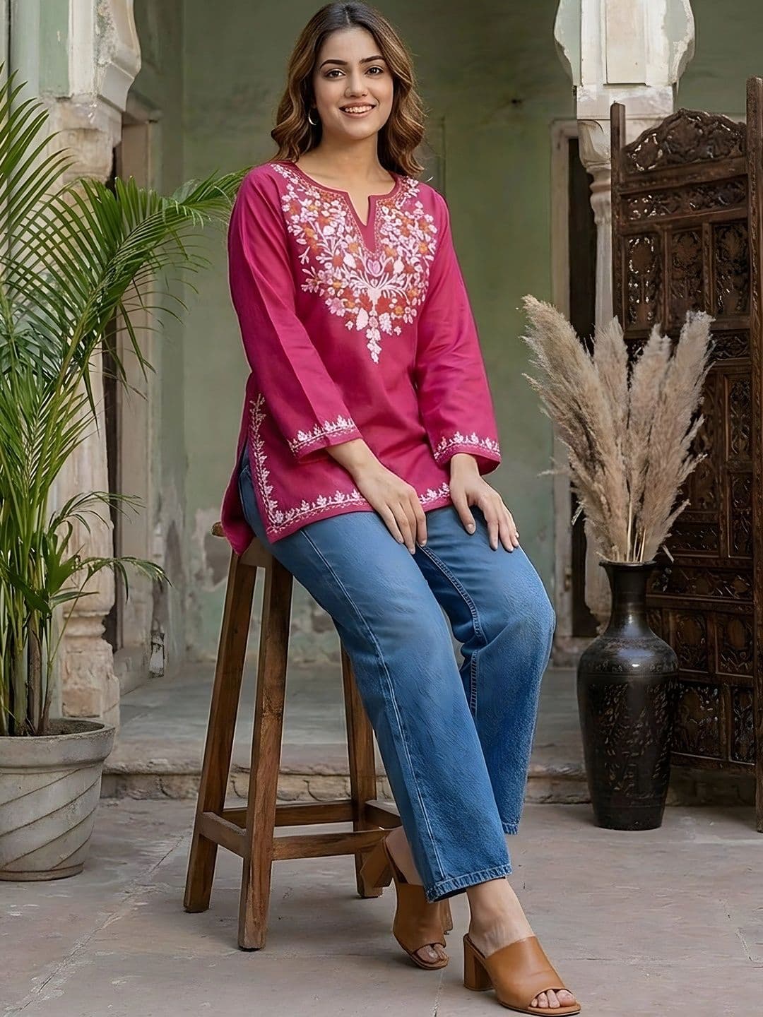 Sangria Women Floral Embroidered Thread Work Kurta thumbnail 2