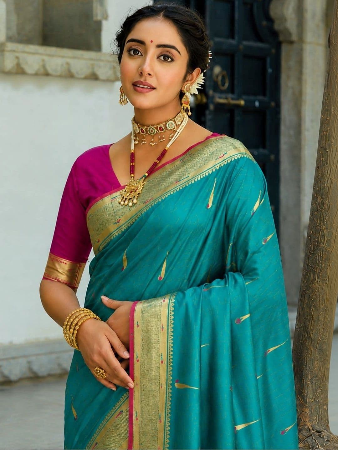Veera Collection Woven Design Zari Art Silk Designer Banarasi Saree thumbnail 3