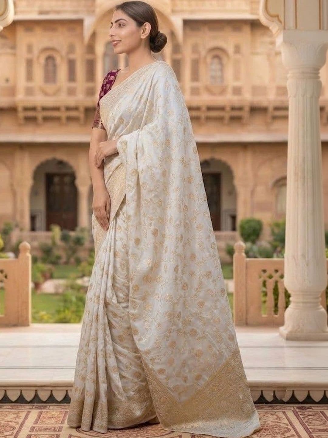 clotheva Woven Design Zari Art Silk Banarasi Saree thumbnail 5