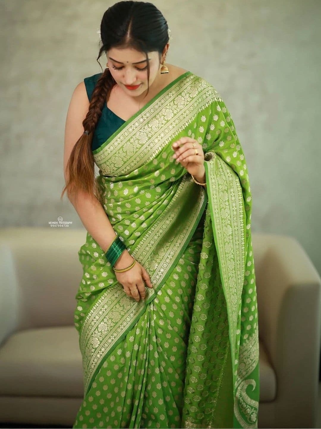 VS MALL Women Ethnic Motifs Printed Zari Banarasi Saree thumbnail 2