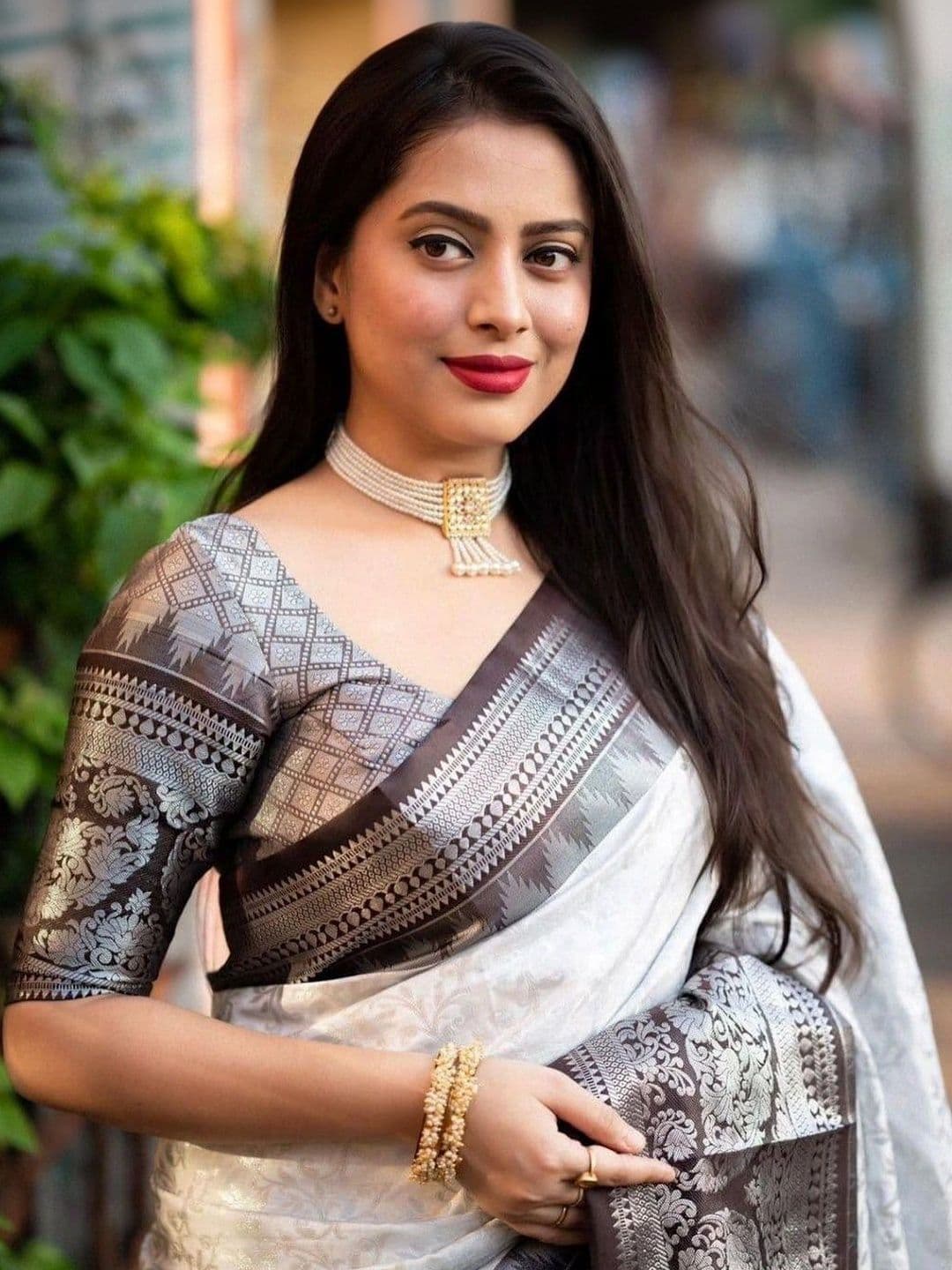 7Eleven Fashion Woven Design Zari Art Silk Banarasi Saree thumbnail 2