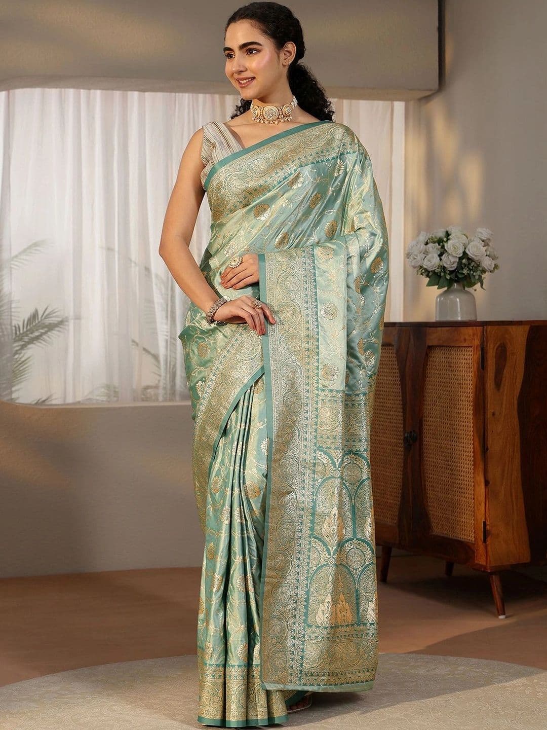 Libas Woven Design Zari Satin Saree thumbnail 3